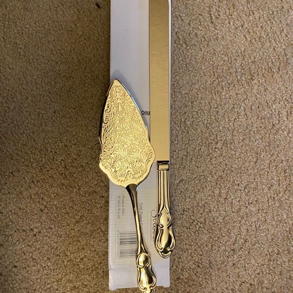 Gold Vintage Style Cale Cutting Set - Picture 2 of 3